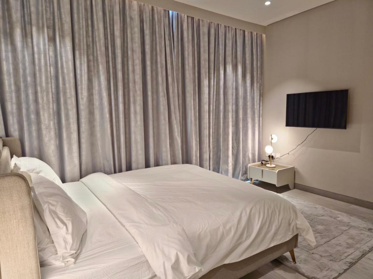 Dubai Marina Walk Gem Modern Apartments With Pool & Gym Access, Steps To Beach & Metro Managed By Sunnyhomes ภายนอก รูปภาพ